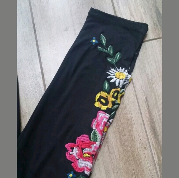 Agnes and Dora Embroidered Leggings Black L, S/M - Picture 2 of 6